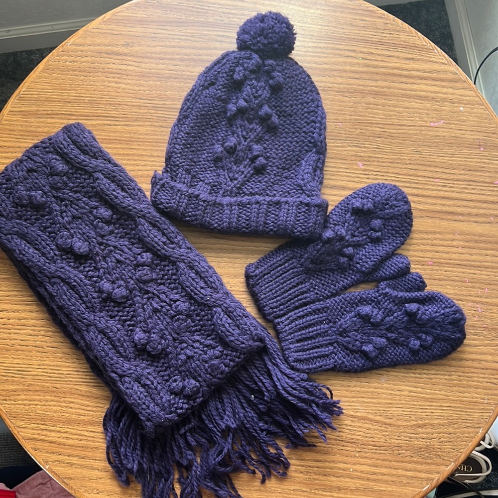Mini Boden children’s set of purple wool hat, gloves, and scarf (Y11-14)